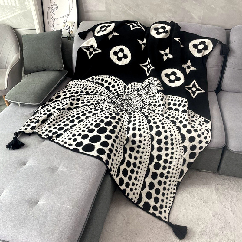 Knitted Sofa Throw Blanket – Skin-Friendly & Soft Touch