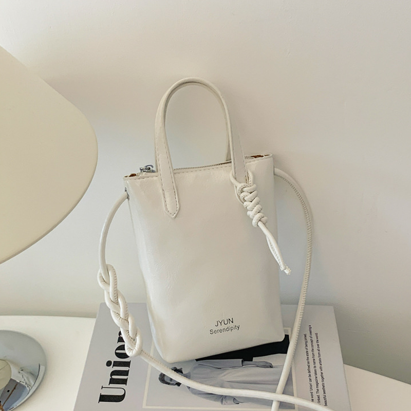 Mini Leather Phone Bag – Chic, Sleek & Easy to Carry