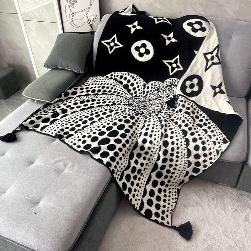 Knitted Sofa Throw Blanket – Skin-Friendly & Soft Touch
