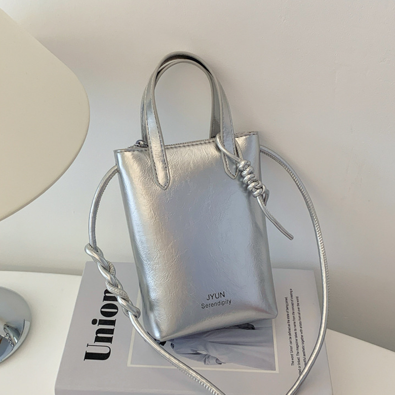 Mini Leather Phone Bag – Chic, Sleek & Easy to Carry