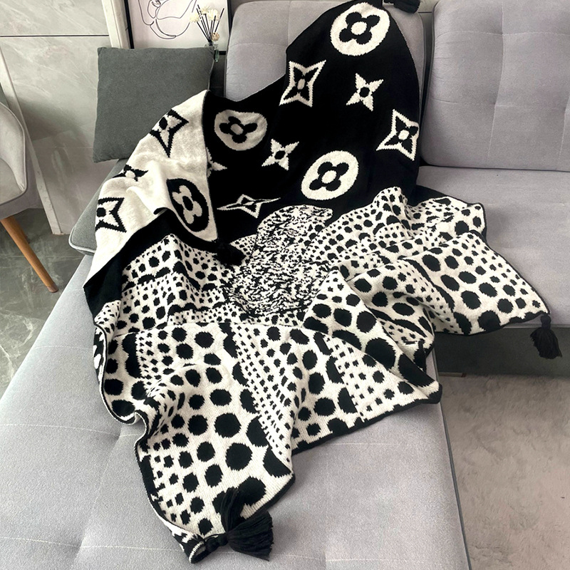 Knitted Sofa Throw Blanket – Skin-Friendly & Soft Touch