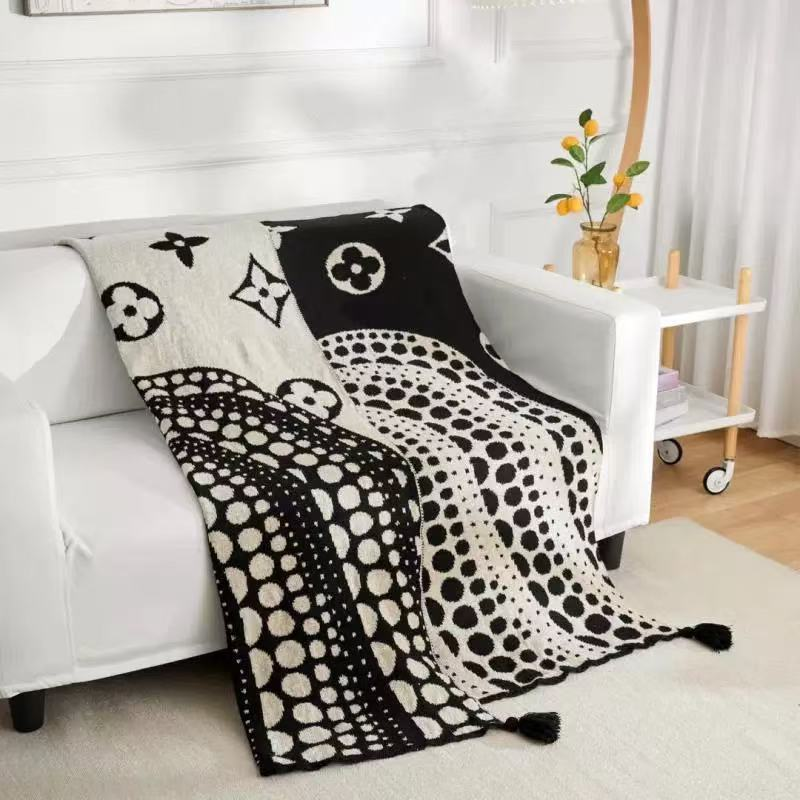 Knitted Sofa Throw Blanket – Skin-Friendly & Soft Touch