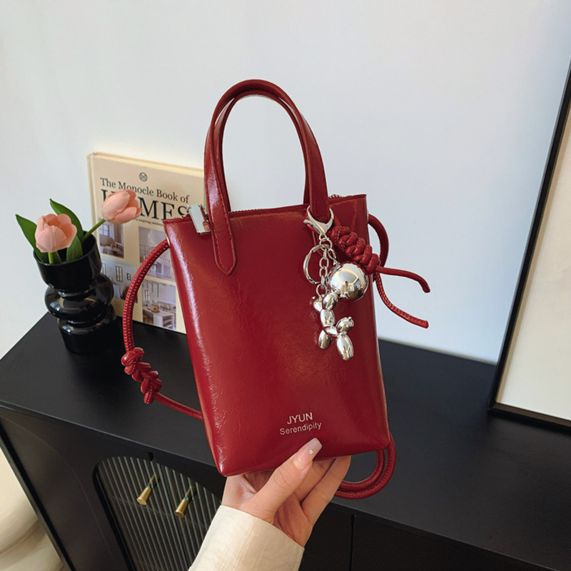 Mini Leather Phone Bag – Chic, Sleek & Easy to Carry