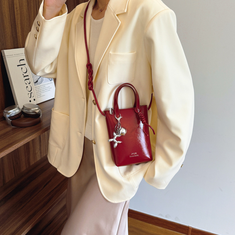 Mini Leather Phone Bag – Chic, Sleek & Easy to Carry