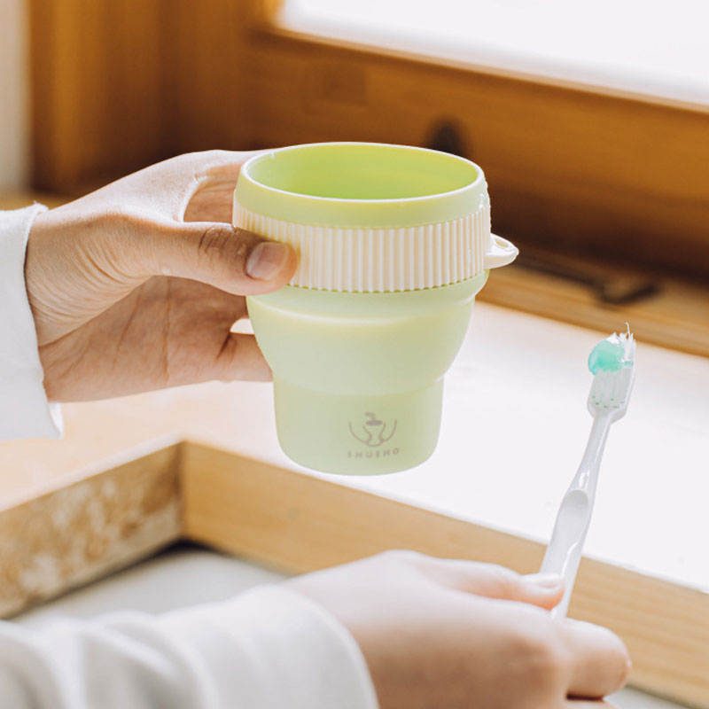 Portable Foldable Silicone Cup – With Built-in Straw