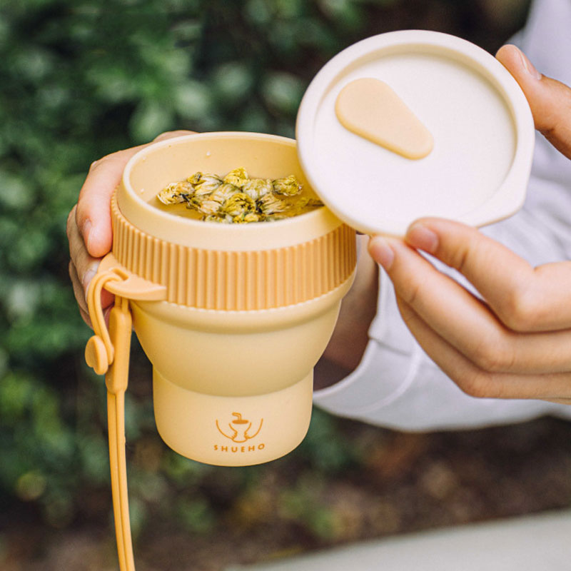 Portable Foldable Silicone Cup – With Built-in Straw