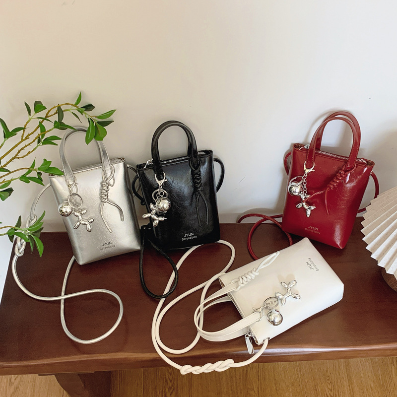 Mini Leather Phone Bag – Chic, Sleek & Easy to Carry