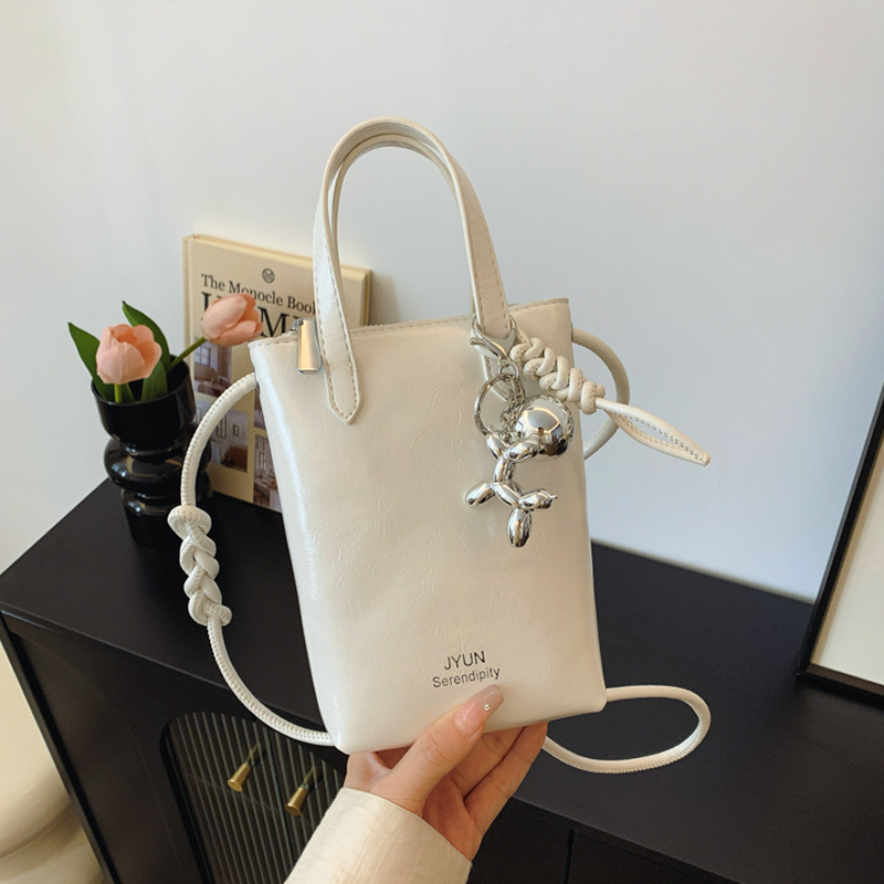 Mini Leather Phone Bag – Chic, Sleek & Easy to Carry