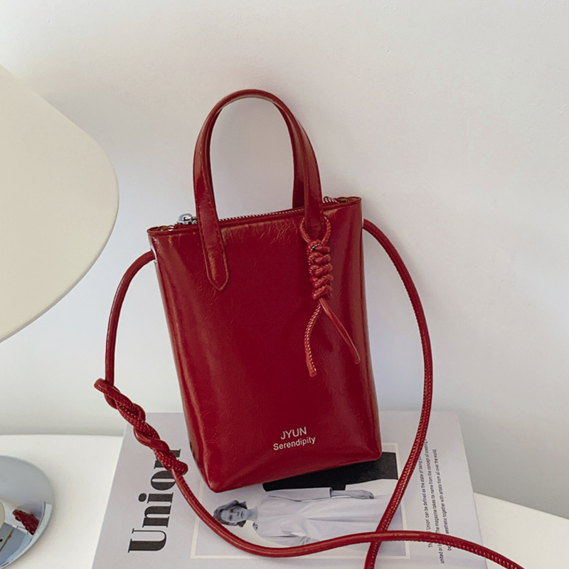 Mini Leather Phone Bag – Chic, Sleek & Easy to Carry