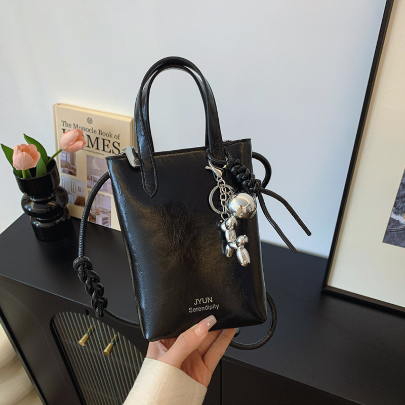 Mini Leather Phone Bag – Chic, Sleek & Easy to Carry