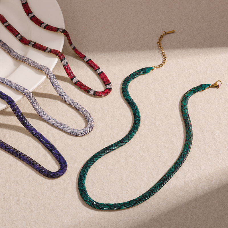 Serpelle™ Vintage Gold-Tone Snake Chain Necklace – Sleek Flat Choker Design