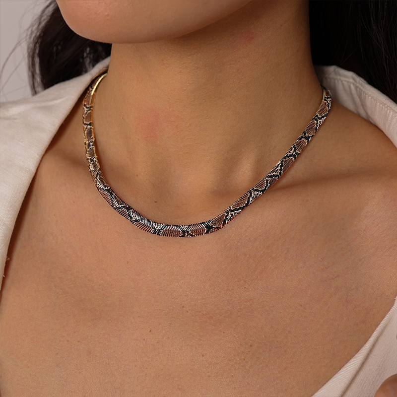 Serpelle™ Vintage Gold-Tone Snake Chain Necklace – Sleek Flat Choker Design